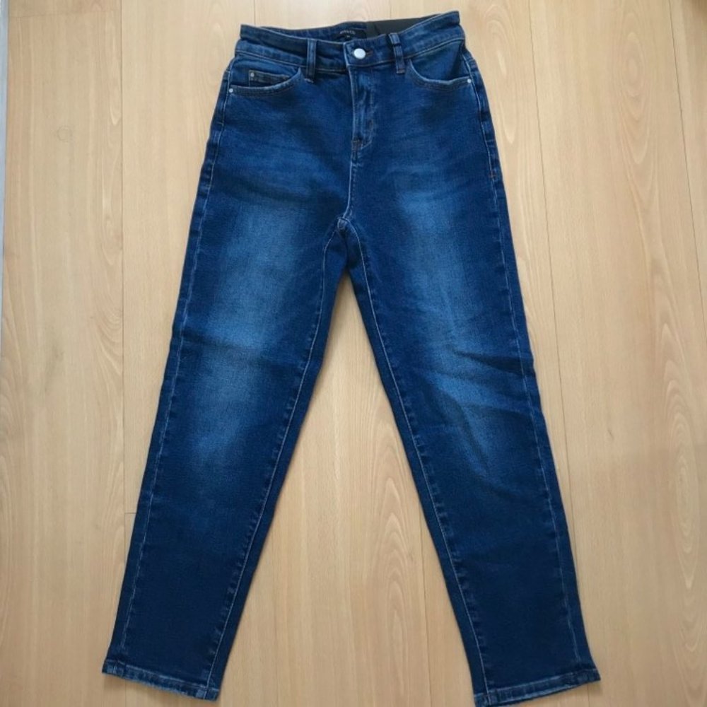 NEW RW&CO High-Rise / High Waisted Blue Mom Jeans.